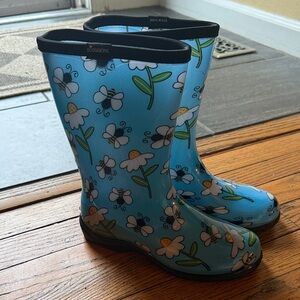 NWOT Sloggers Blue and White Floral Rain Boots size 7